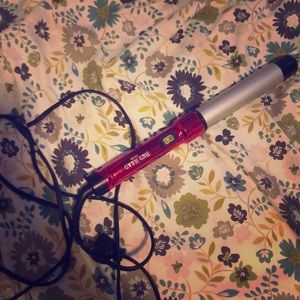 A bed head curling iron
